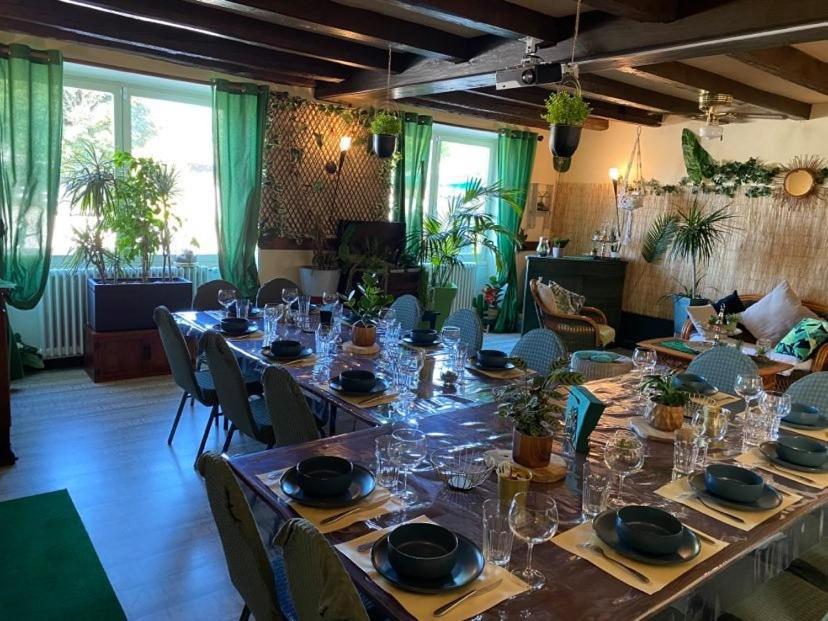 Hotel Restaurant Le Chanel Villieu Exterior photo
